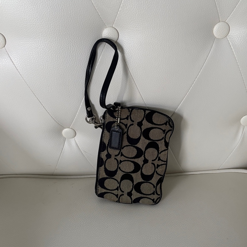Coach Monogram Canvas Wristlet Black and tan Signature
( PREOWNED) - Picture 3 of 11